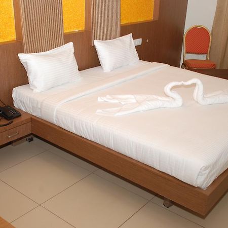 Hotel Pla Amrith Inn Tiruchirappalli Eksteriør billede