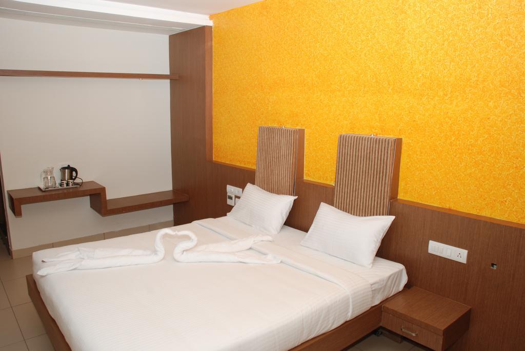 Hotel Pla Amrith Inn Tiruchirappalli Eksteriør billede