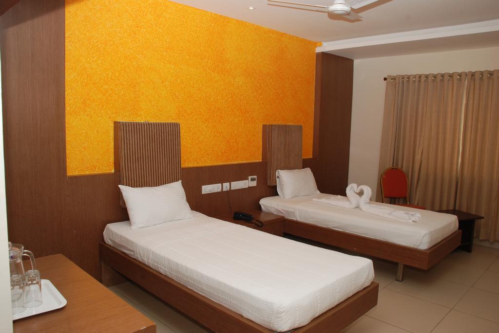 Hotel Pla Amrith Inn Tiruchirappalli Eksteriør billede