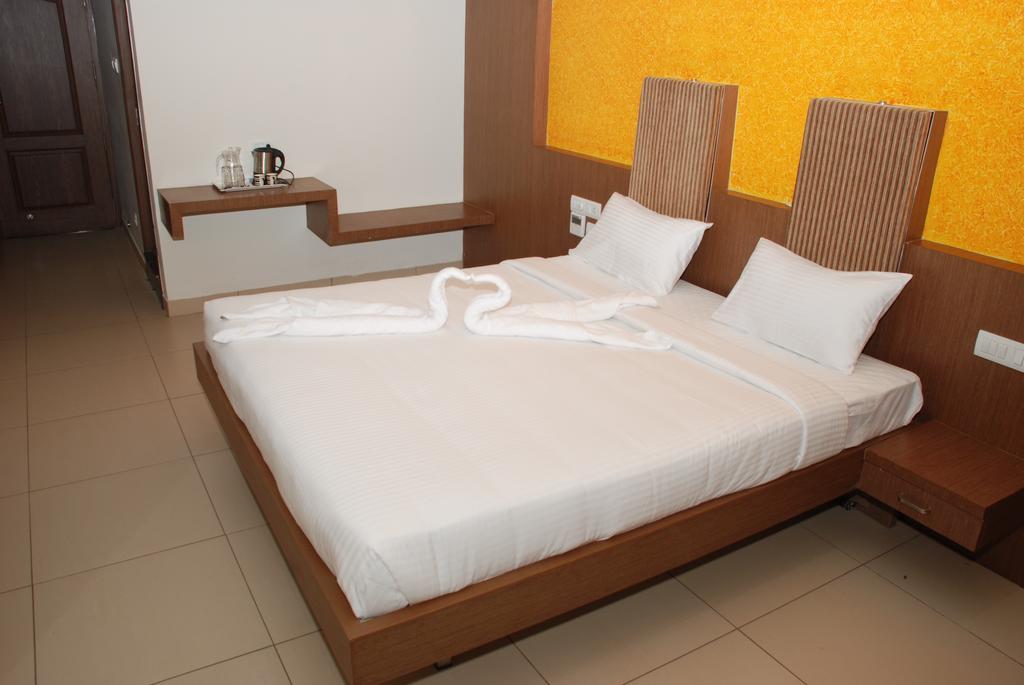 Hotel Pla Amrith Inn Tiruchirappalli Eksteriør billede