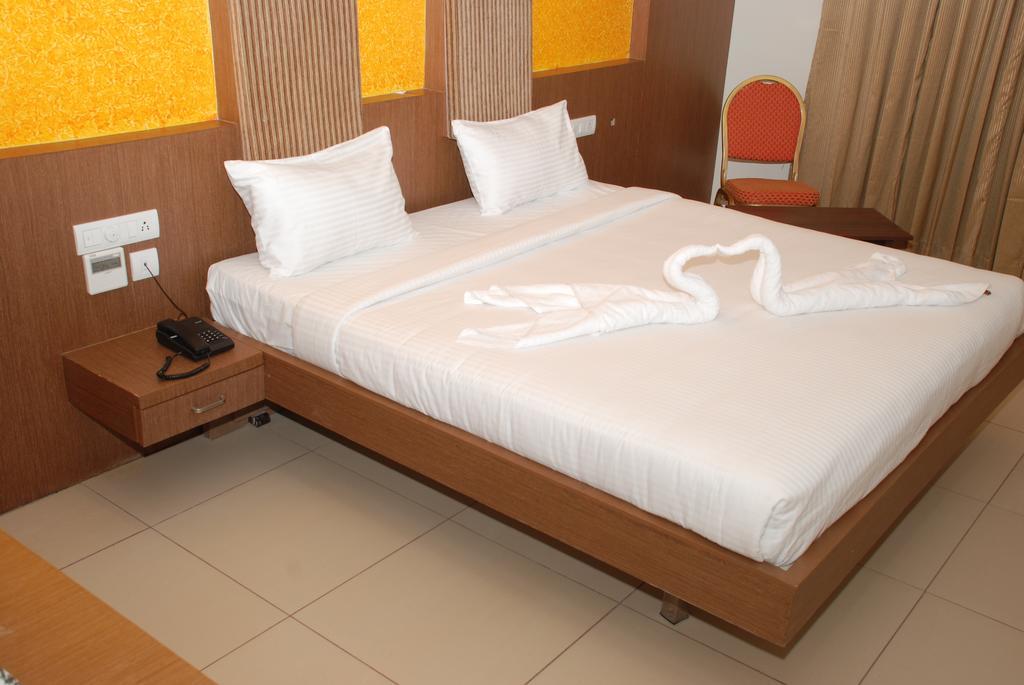 Hotel Pla Amrith Inn Tiruchirappalli Eksteriør billede