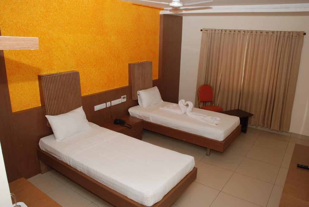 Hotel Pla Amrith Inn Tiruchirappalli Værelse billede