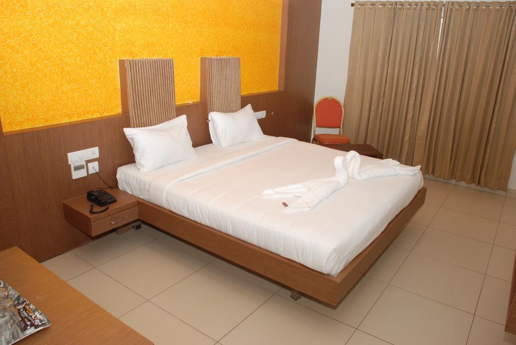 Hotel Pla Amrith Inn Tiruchirappalli Eksteriør billede
