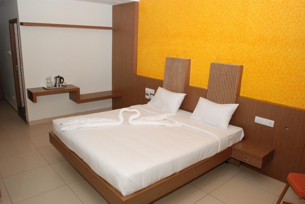 Hotel Pla Amrith Inn Tiruchirappalli Eksteriør billede