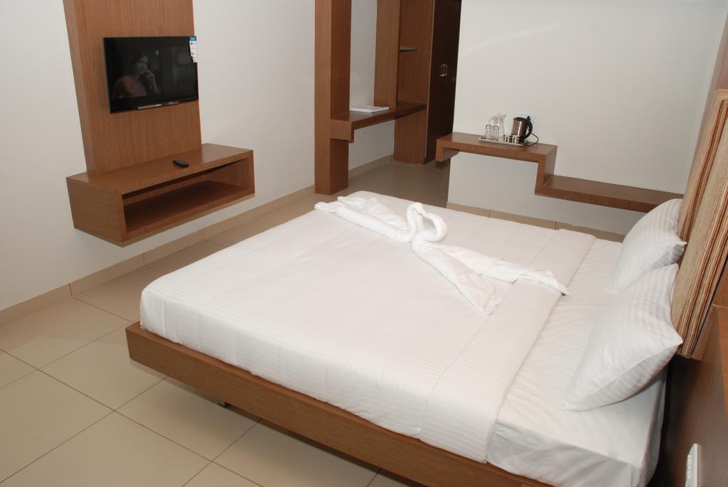 Hotel Pla Amrith Inn Tiruchirappalli Eksteriør billede