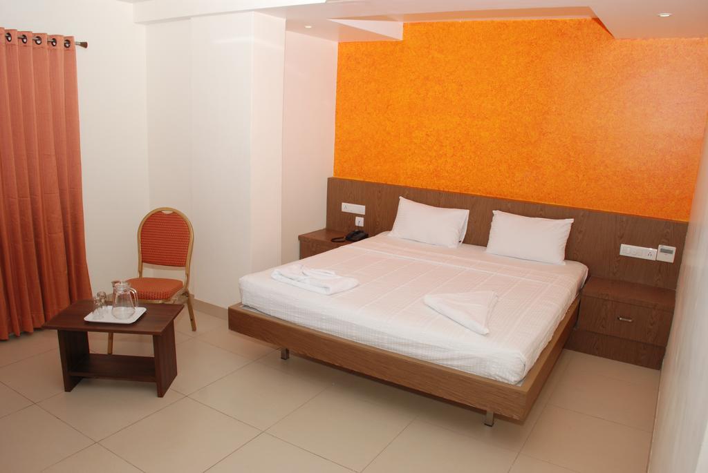 Hotel Pla Amrith Inn Tiruchirappalli Eksteriør billede