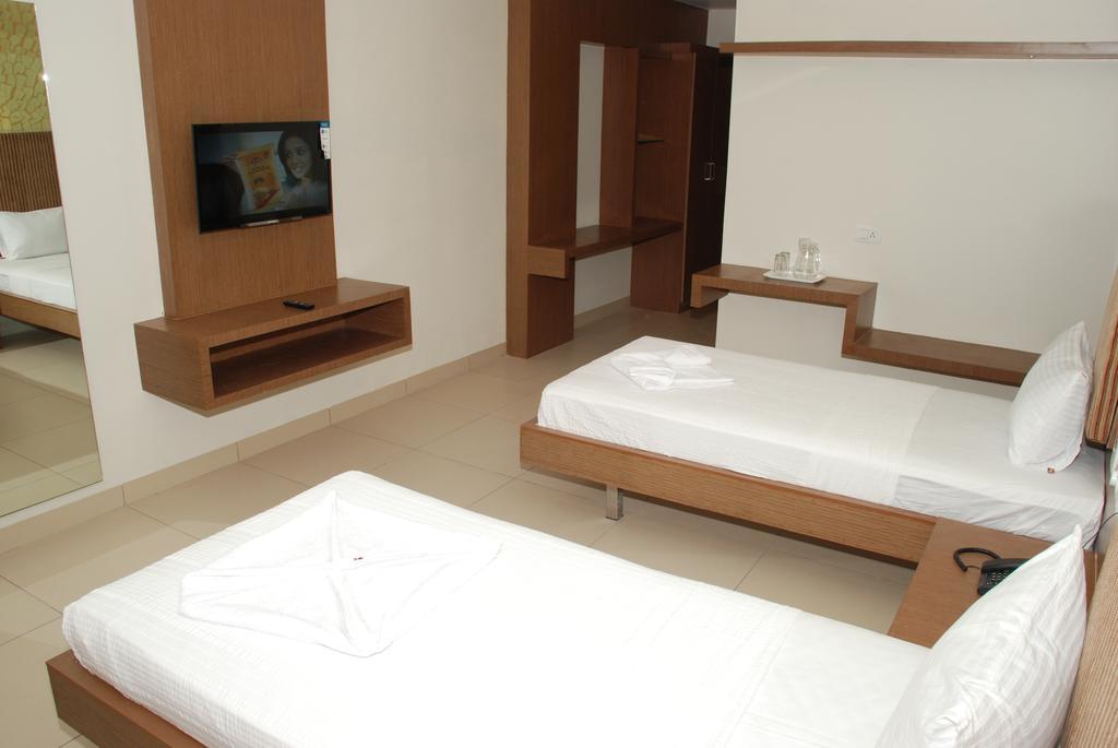 Hotel Pla Amrith Inn Tiruchirappalli Værelse billede