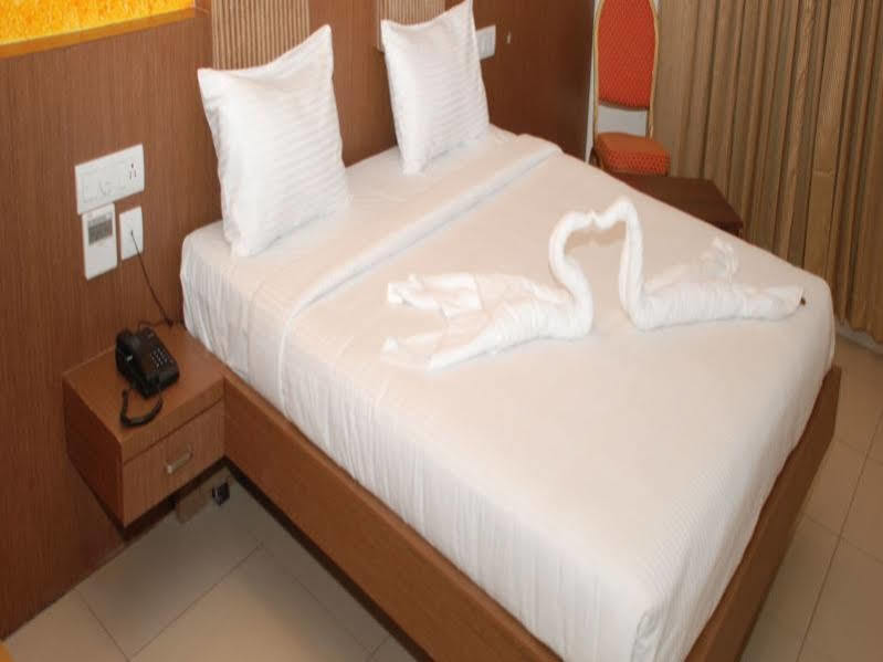 Hotel Pla Amrith Inn Tiruchirappalli Eksteriør billede